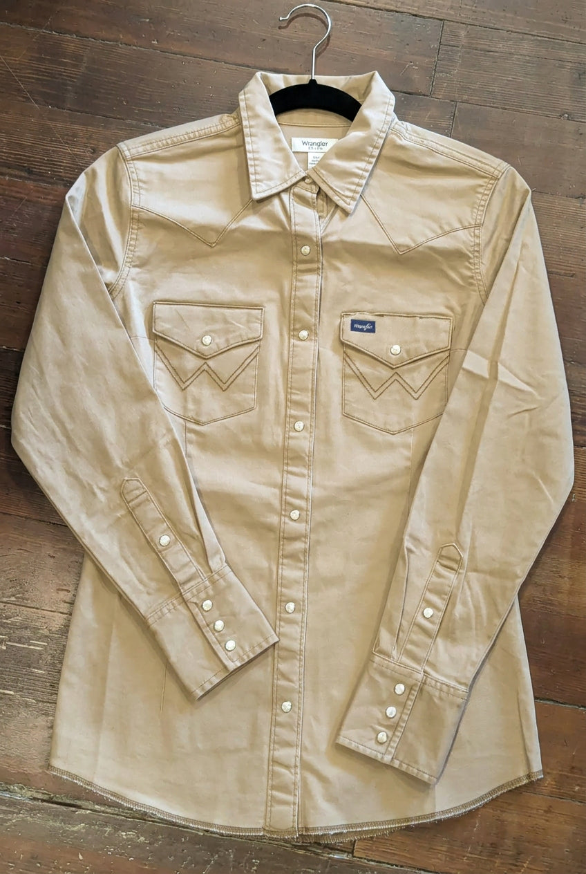 Wrangler Rawhide snap shirt showing the spread collar, chest pockets and snap cuffs.